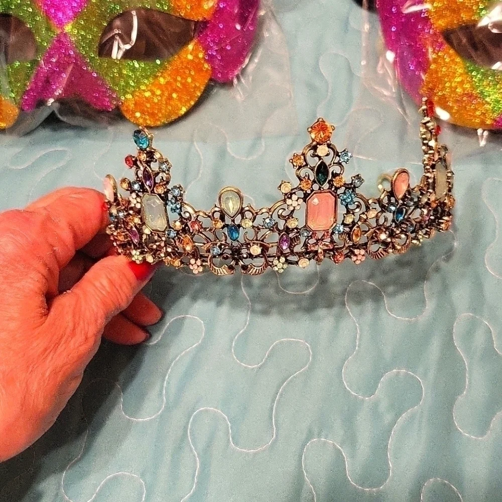 Mardi Gras masks NWT  Bright colors Unisex and crown new